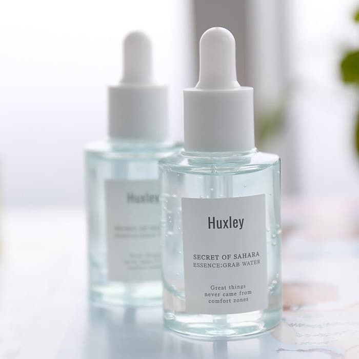 Huxley Essence Grab Water (สีฟ้า)  เนื้อเจลสีฟ้าใส ช่วยล็อคความชุ่มชื้น ทำให้ผิวนุ่ม พร้อมปลอบประโลมให้ผิวผ่อนคลาย รู้สึกสดชื่น